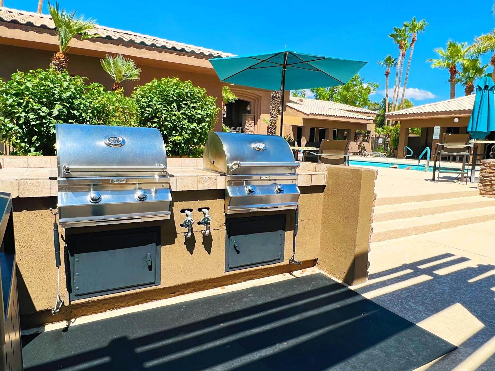 At The Plaza Modern Resort-style 5069 Holiday home *