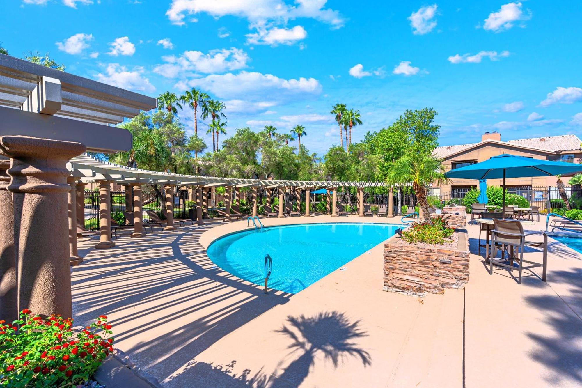 At The Plaza Modern Resort-style 5069 Holiday home *
