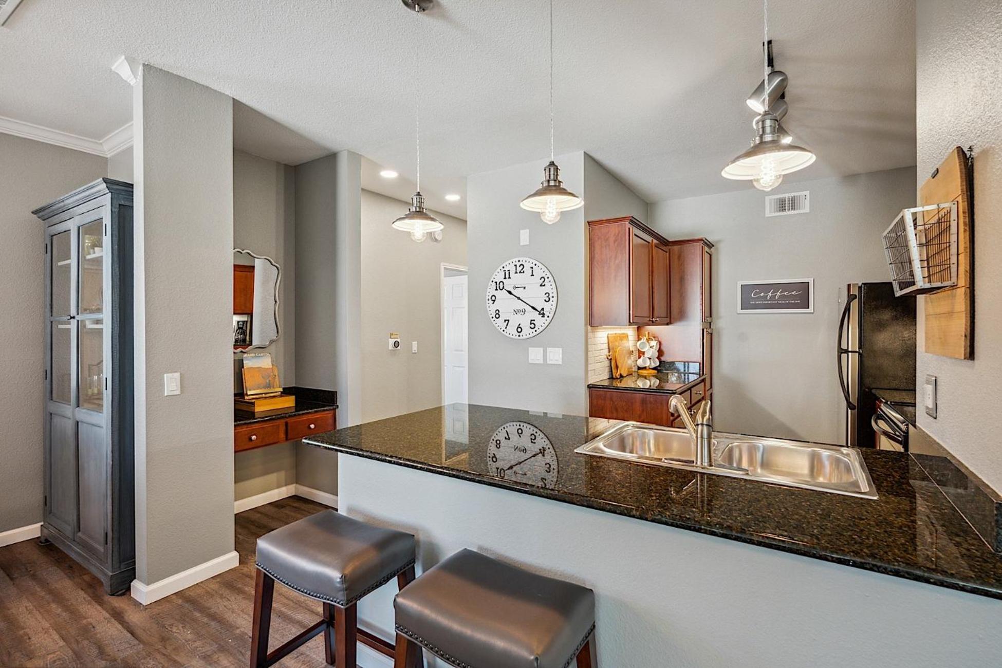 At The Plaza Modern Resort-style 5069 Holiday home