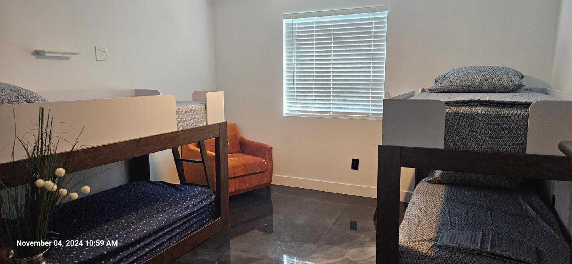 5 Bdr 4 Bth Walk To Old Town 12 Min Airport Pool Table *