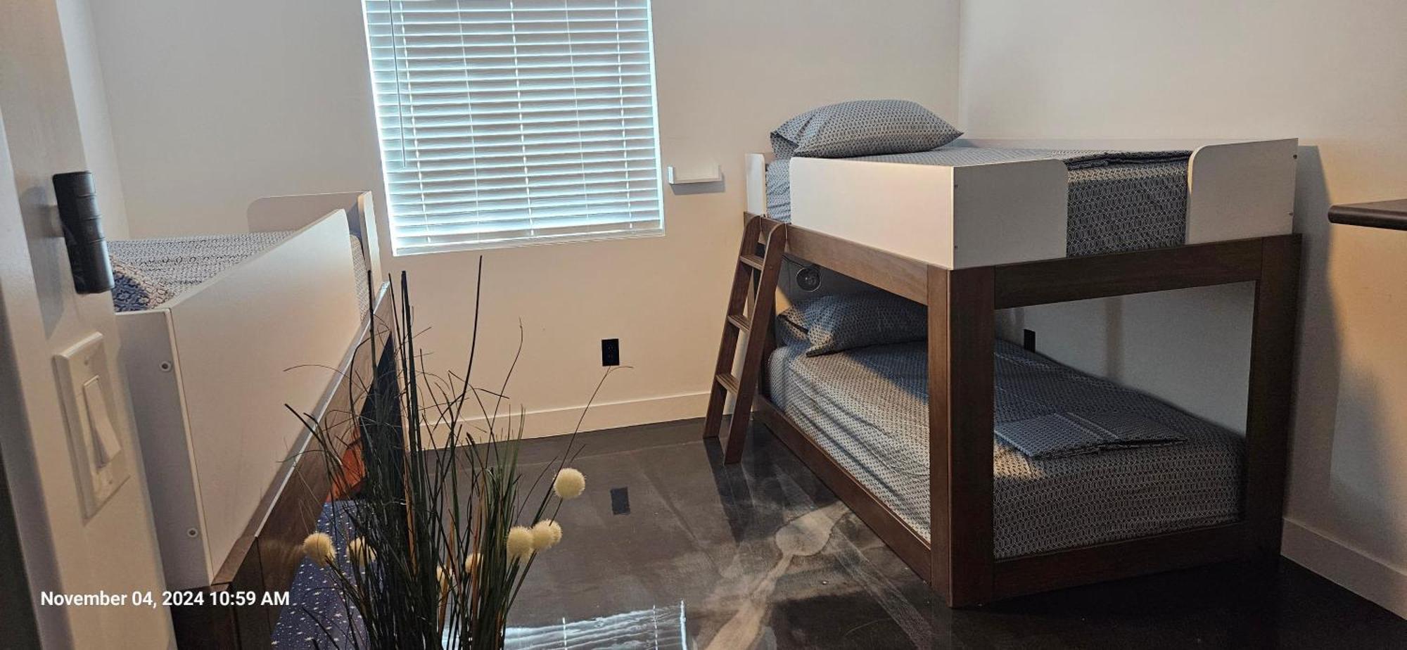 Holiday home 5 Bdr 4 Bth Walk To Old Town 12 Min Airport Pool Table *