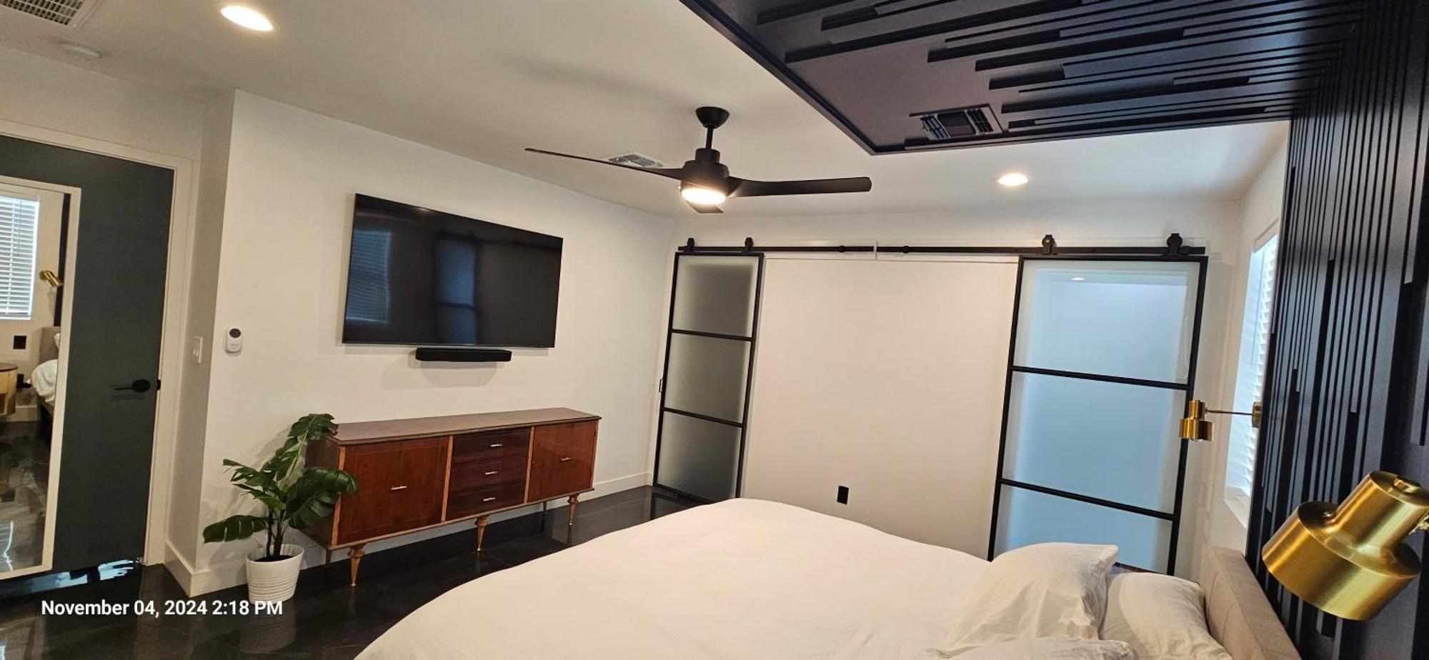 5 Bdr 4 Bth Walk To Old Town 12 Min Airport Pool Table *