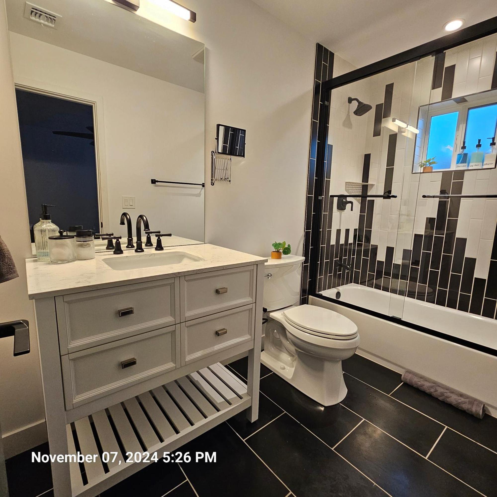 5 Bdr 4 Bth Walk To Old Town 12 Min Airport Pool Table Holiday home