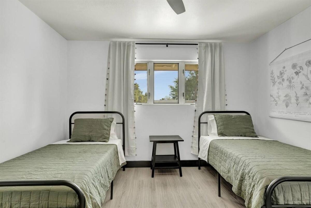 Private Modern Escape Luxury & Games Holiday home