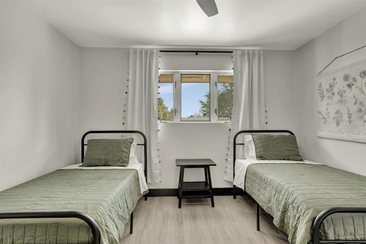 Private Modern Escape Luxury & Games Holiday home *