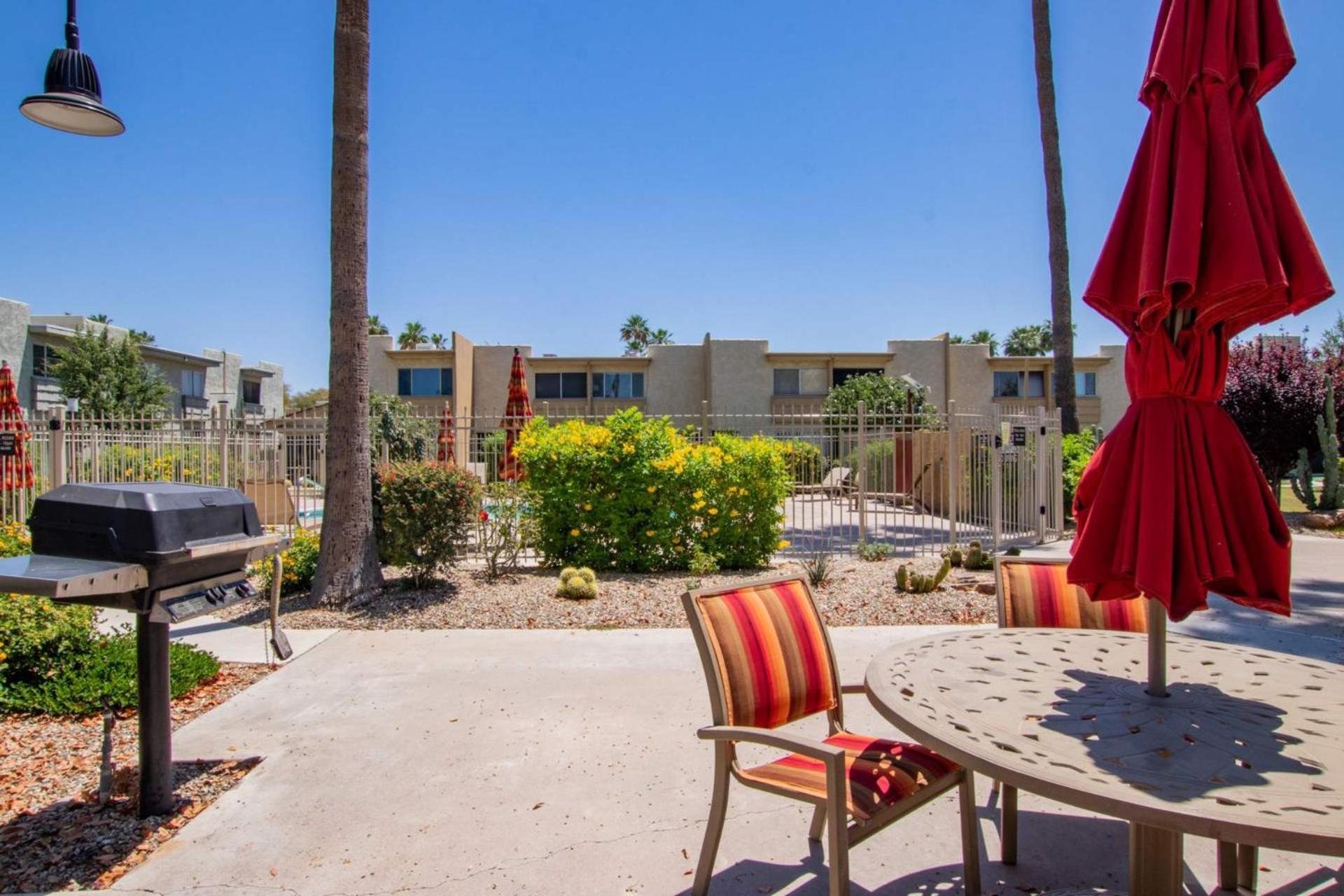 Camelback 319 - Fashion Square *