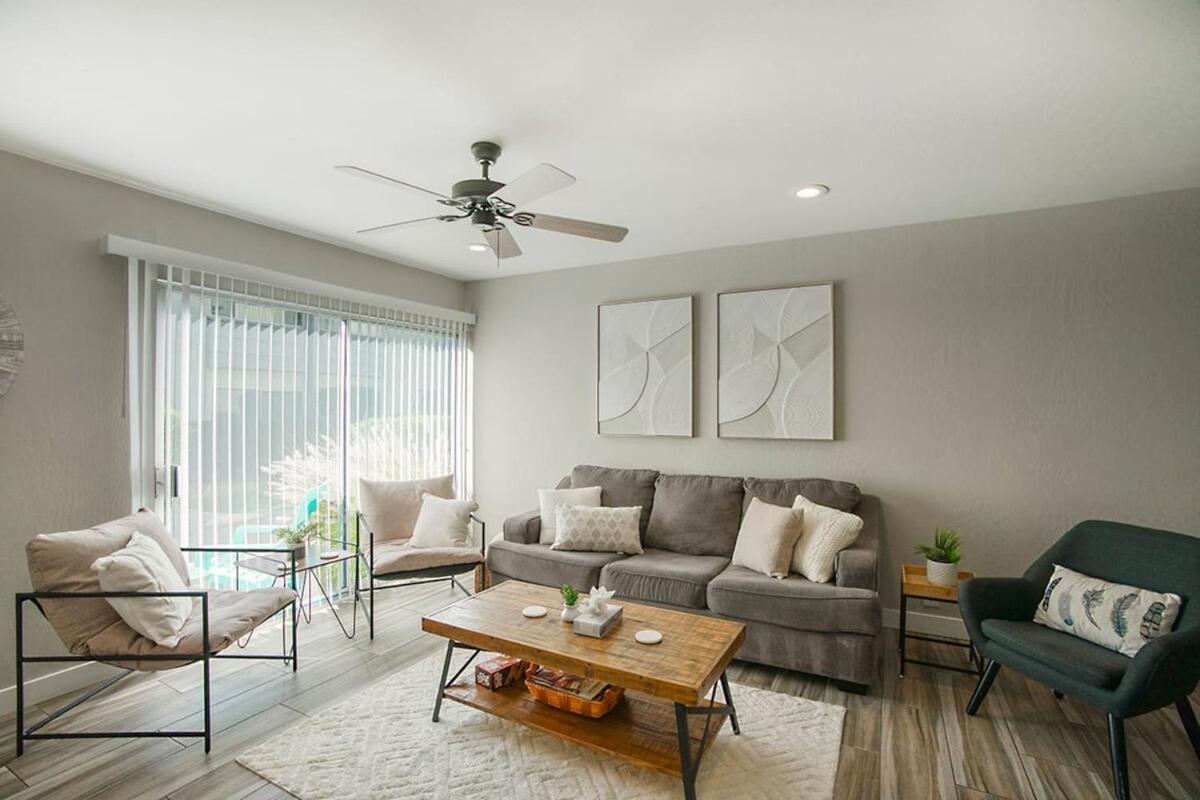 - Two Bedroom Townhouse Apartment *