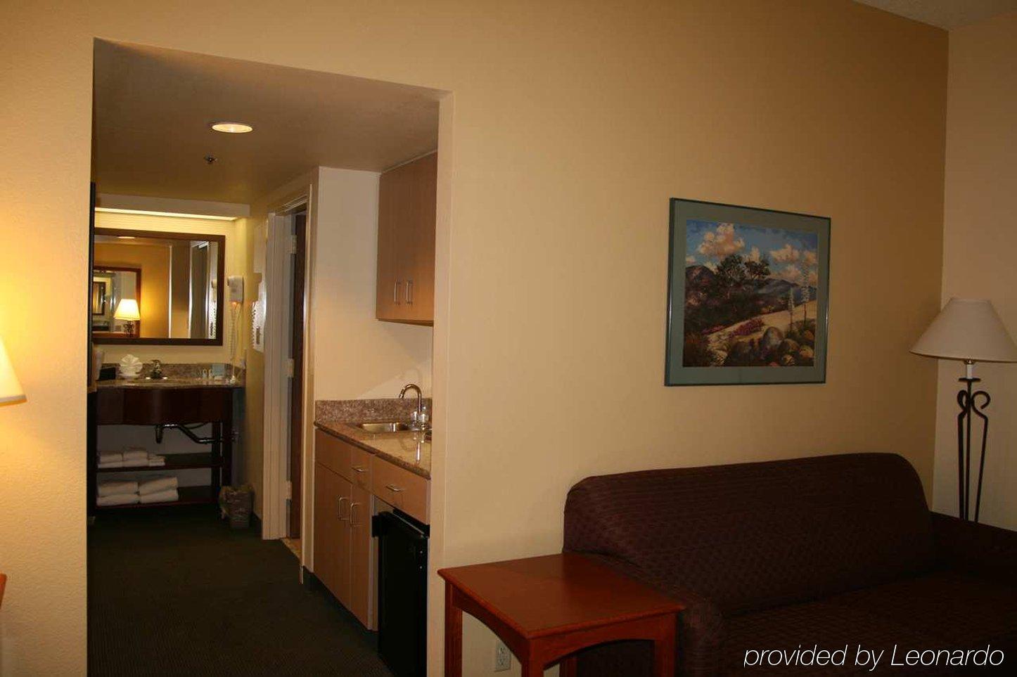 Hampton & On Shea Blvd Hotel