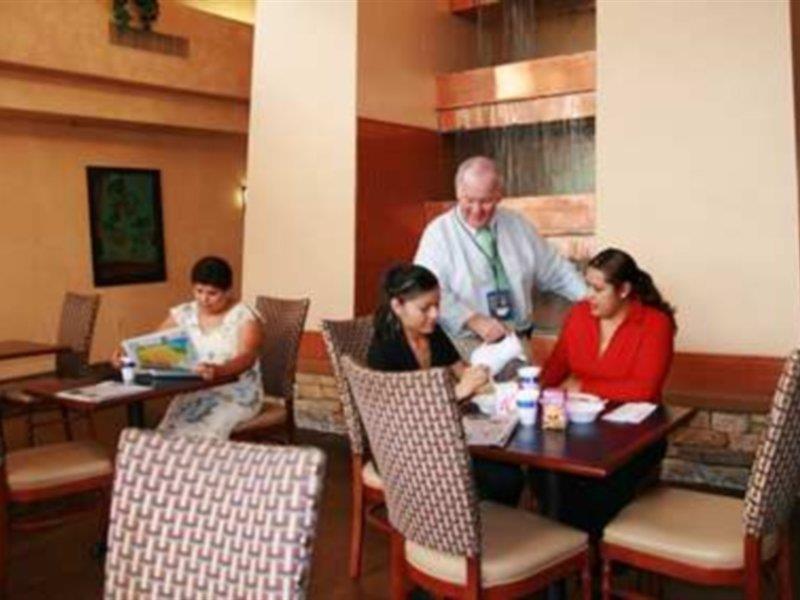 Hotel Hampton & On Shea Blvd 3*