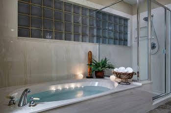 Private Apartment *