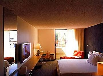 Mondrian 4*