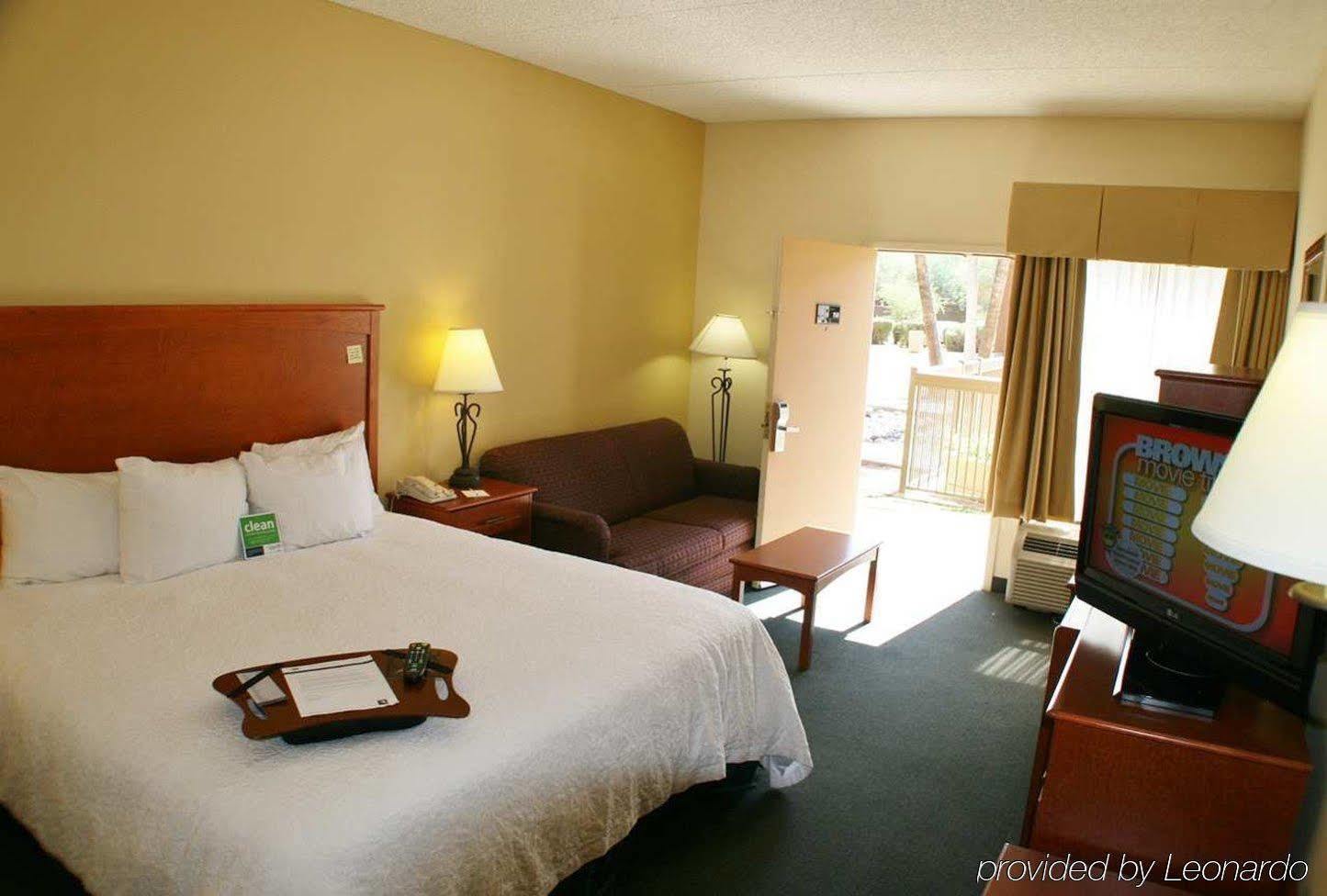 Hampton & On Shea Blvd 3*