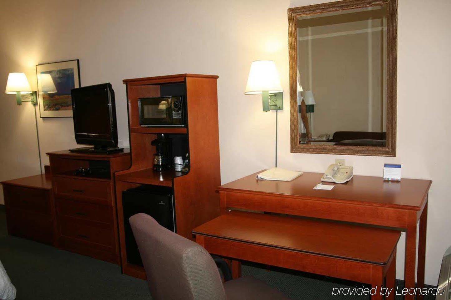 Hotel Hampton & On Shea Blvd 3*