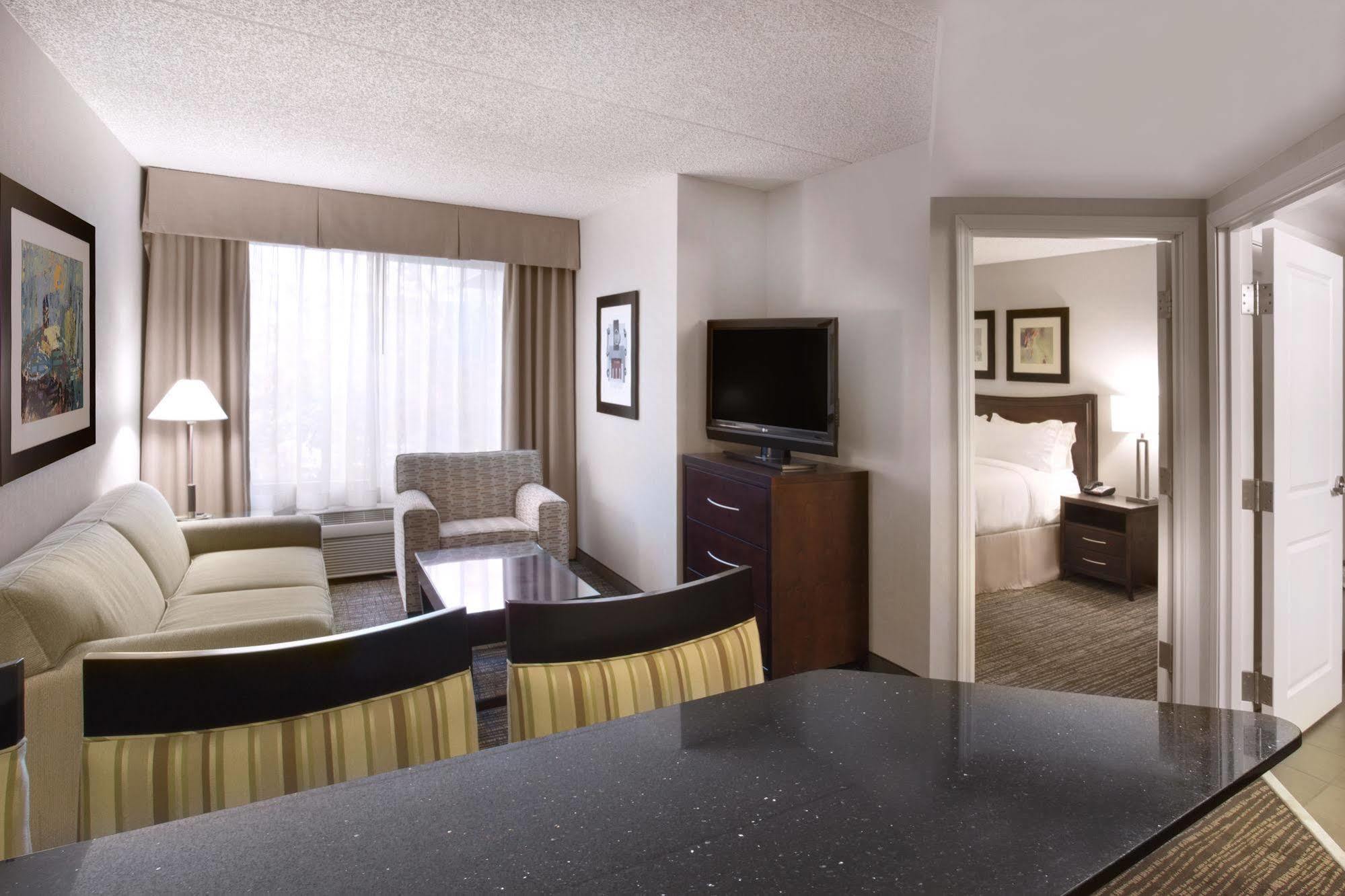 Hotel North- Airpark By Ihg 3*