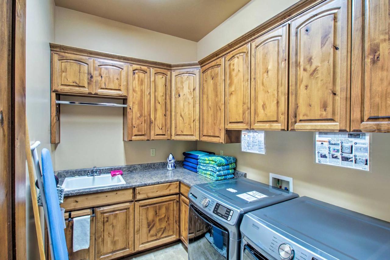 Pickleball, Heated Pool And Hot Tub Holiday home *